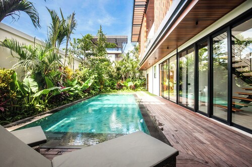 Coastal Charm: 4BR New Villa, 200m to Canggu Beach