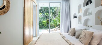 Brand new Luxury 5 br Villa 200m to Brawah Beach