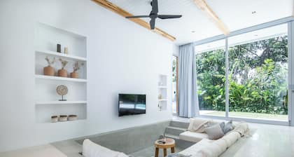 Brand new Luxury 5 br Villa 200m to Brawah Beach