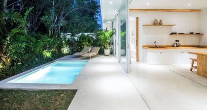 Brand new Luxury 5 br Villa 200m to Brawah Beach
