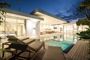 Villa (4 Bedrooms) | Exterior
