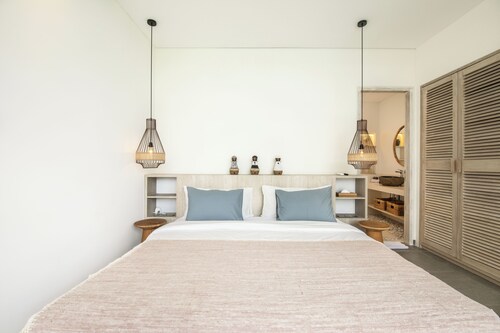 Spectacular 4BR Villa, 400m to Beachfront Elegance