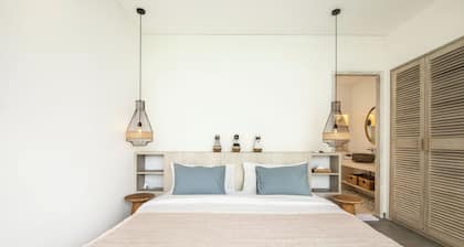 Spectacular 4BR Villa, 400m to Beachfront Elegance