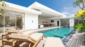 Villa (4 Bedrooms) | Exterior