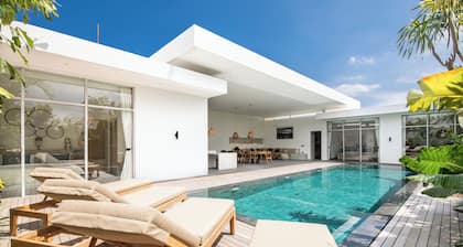 Spectacular 4BR Villa, 400m to Beachfront Elegance