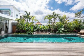 Exterior - Spectacular 4BR Villa, 400m to Beachfront Elegance (Canggu)