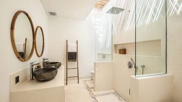 Villa (4 Bedrooms) | Exterior