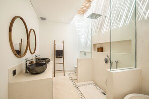 Villa (4 Bedrooms) | Exterior