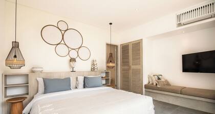 Spectacular 4BR Villa, 400m to Beachfront Elegance
