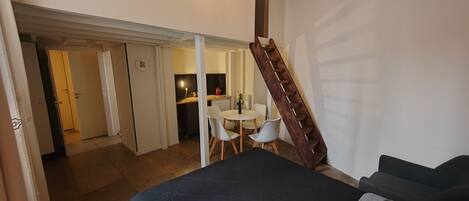 1 bedroom, travel cot, WiFi