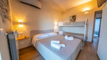 1 bedroom, desk, iron/ironing board, free WiFi