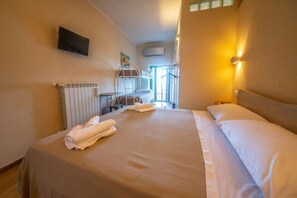 1 dormitorio, escritorio, tabla de planchar con plancha y wifi gratis