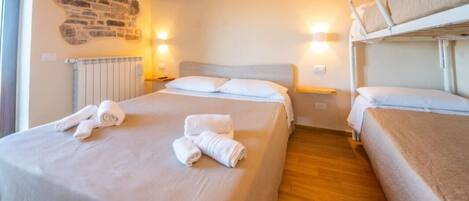 1 chambre, bureau, fer et planche à repasser, Wi-Fi gratuit