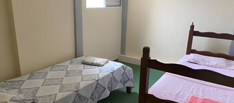 Ap 1 · Ap 2 Qtos-1 Casal, 3 Solt, 1 Aux-sala Conj.c/coz.i