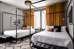 2 Schlafzimmer, Schreibtisch, Bügeleisen/Bügelbrett, Reisekinderbett