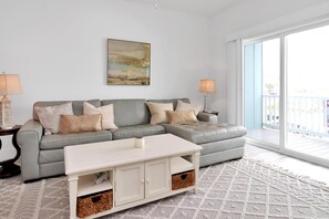 House, Multiple Beds (Waterside Retreat) | Living area
