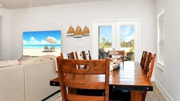 하우스, 침대(여러 개) (The Blue Bird) | 내부