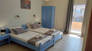 Standard Apartment | WiFi (free), bed sheets - Romeos Studios  (Chania)