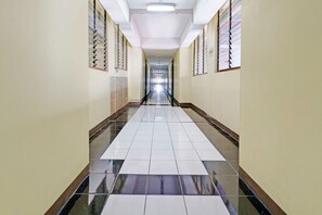 Interior detail - OYO Life 93170 Apartement Gateway Cicadas By Mr Pro (Bandung)