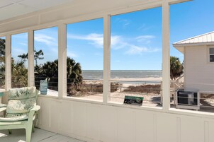 House, Multiple Beds (Summer Breeze) | Interior