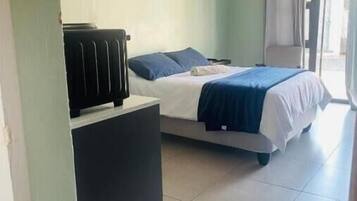 1 habitación, wifi y ropa de cama