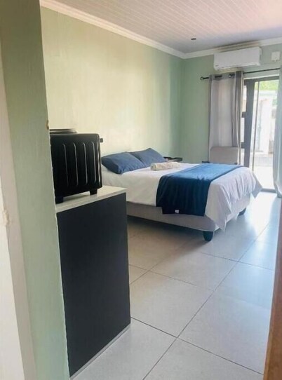 TrendyBliss Guest House