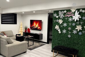 Smart TV, fireplace