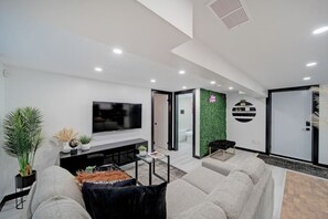 Smart TV, fireplace