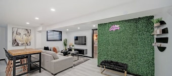 1BR King Bed/Selfie Wall/Large Bathtub/Laundry