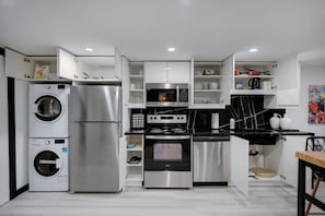 Geladeira, micro-ondas, fogão, cooktop