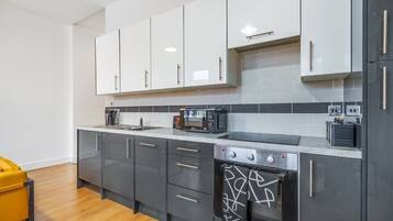 Fridge, oven, stovetop, dishwasher