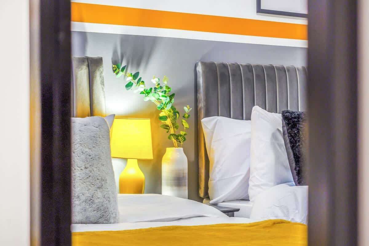 2 bedrooms, iron/ironing board, WiFi