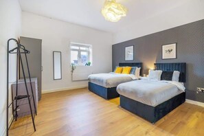 2 bedrooms, iron/ironing board, WiFi - Spacious apartment for groups in City Centre (Liverpool)