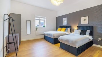 2 bedrooms, iron/ironing board, WiFi