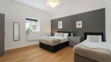2 bedrooms, iron/ironing board, WiFi