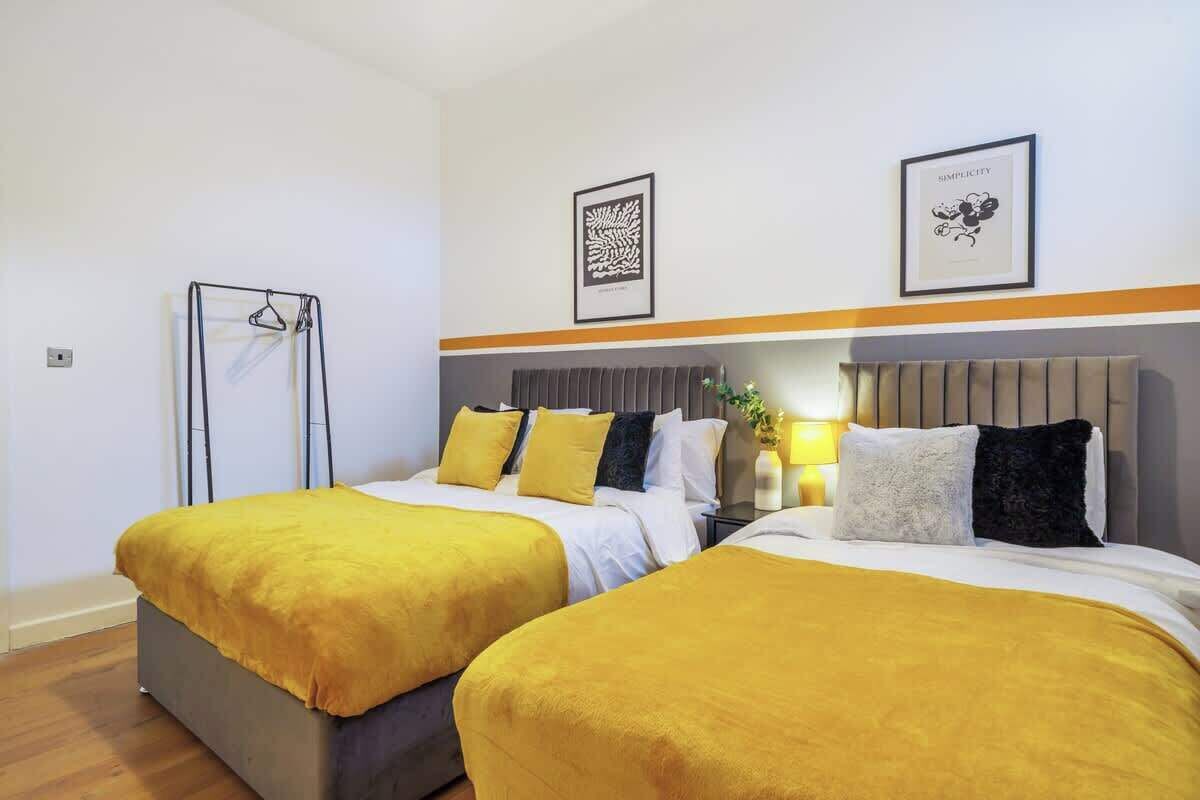 2 bedrooms, iron/ironing board, WiFi