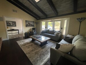 Smart TV, fireplace, DVD player, books