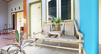 OYO Life 92960 Rumah Kos Kita