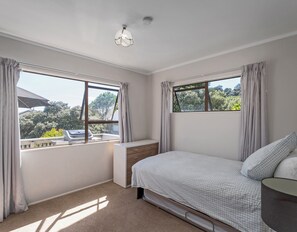 4 bedrooms, WiFi, bed sheets