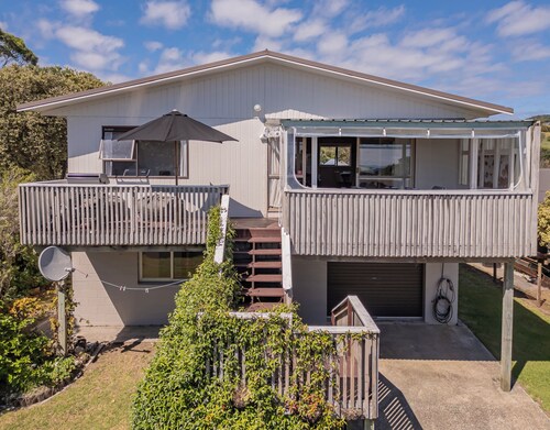 Sunsets and Surf - Whangapoua Holiday Home