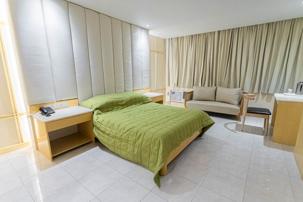 Bed sheets, wheelchair access