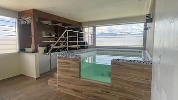 Piscina interna, piscina aquecida