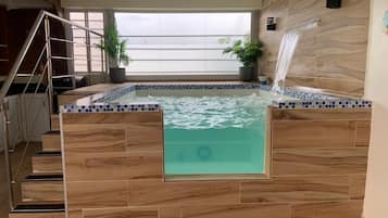 Innenpool, beheizter Pool