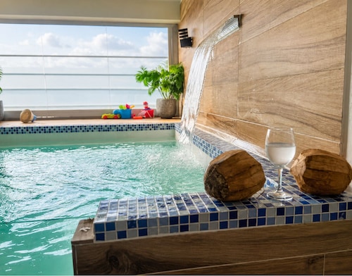 Lianas Rooftop apartment + Private Jacuzzi Just 8 min Near the Beach