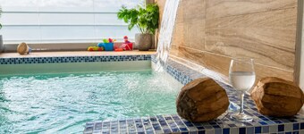 Lianas Rooftop apartment + Private Jacuzzi Just 8 min Near the Beach