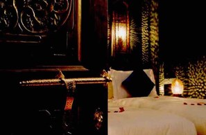 5 bedrooms, travel crib, WiFi, bed sheets