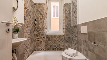Comfort Room | Bathroom | Shower, free toiletries, towels, soap