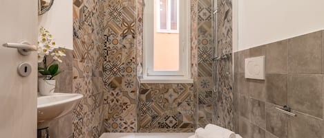 Comfort Room | Bathroom | Shower, free toiletries, towels, soap