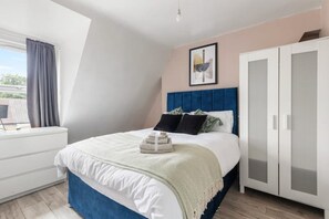 3 bedrooms, iron/ironing board, WiFi, bed sheets