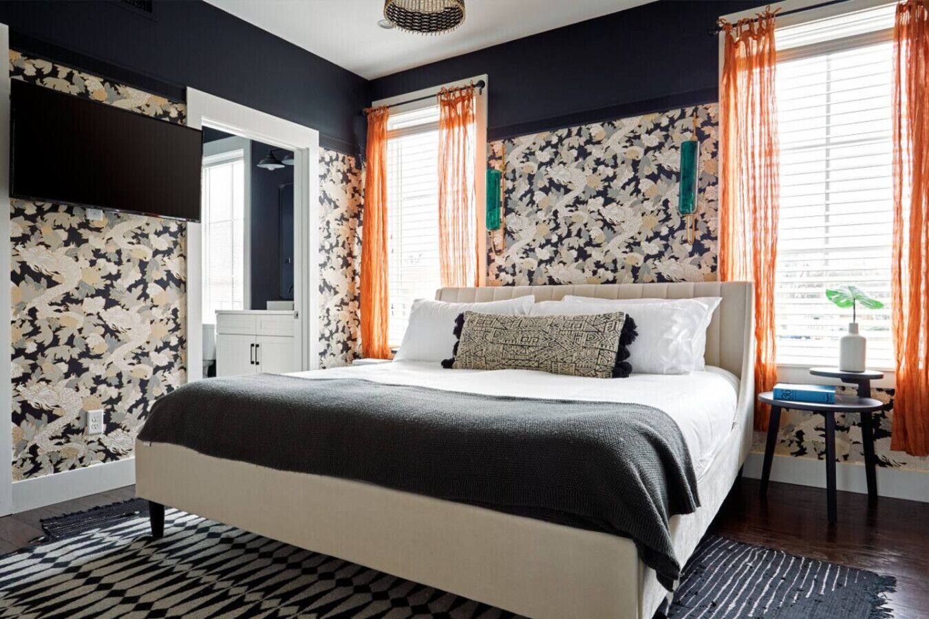 2 habitaciones, escritorio, tabla de planchar con plancha y wifi 